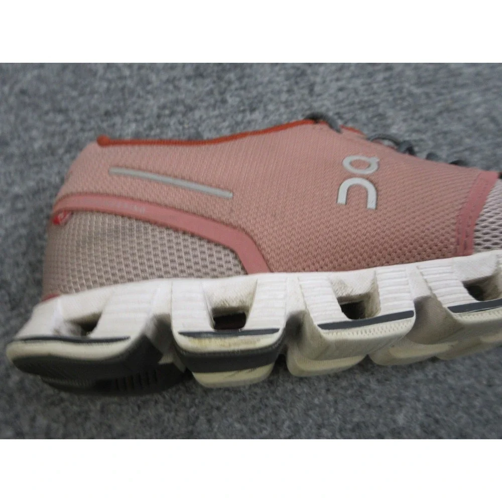 On Cloud Running Shoes Womens Size 9 Lightweight Swiss Athletic Trainers Sneaker